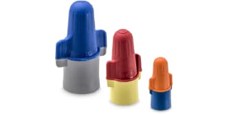 Conectores eléctricos 3M de varios colores alineados, mostrando detalles de las piezas y las láminas metálicas internas.
