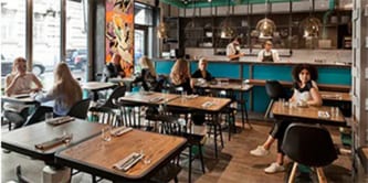 Zona de cafetería de hotel o restaurante.
