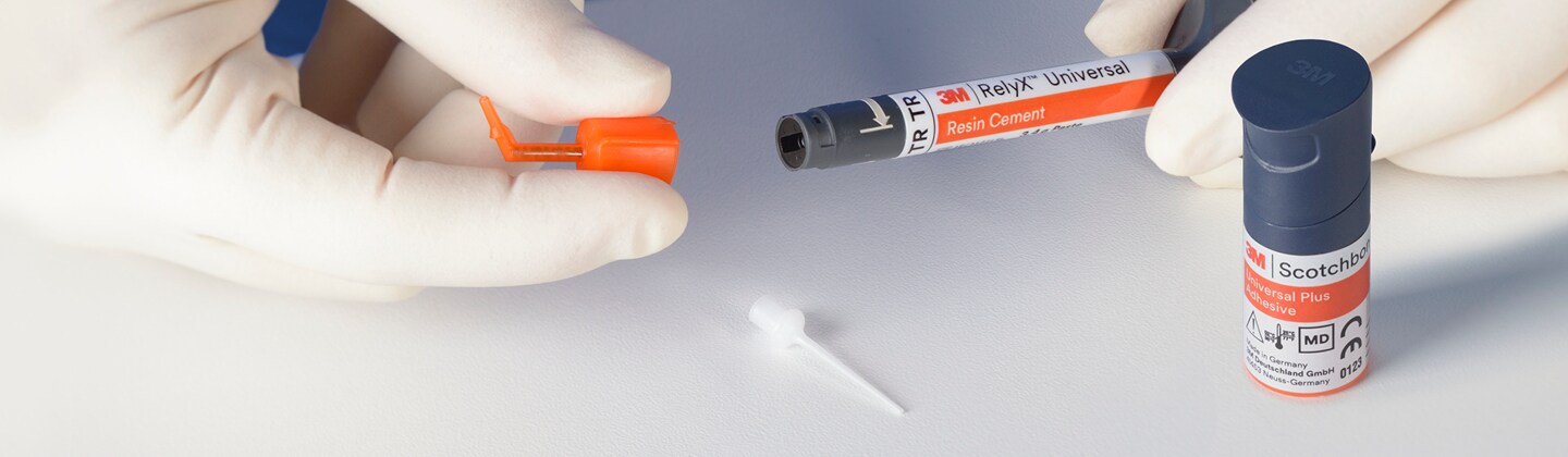 3M™ RelyX™ Universal Resin Cement.
